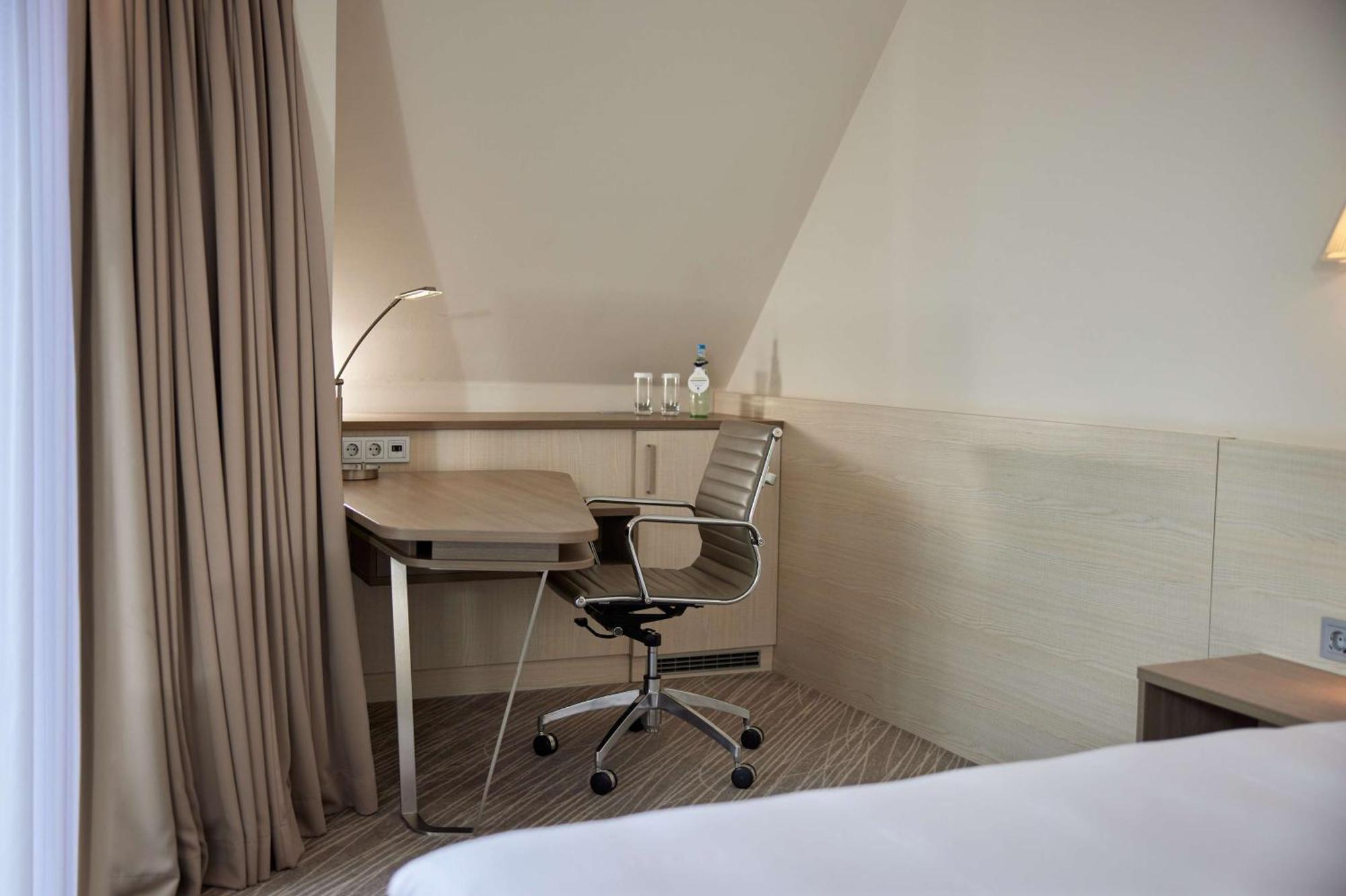 Doubletree By Hilton Hannover Schweizerhof Exterior foto