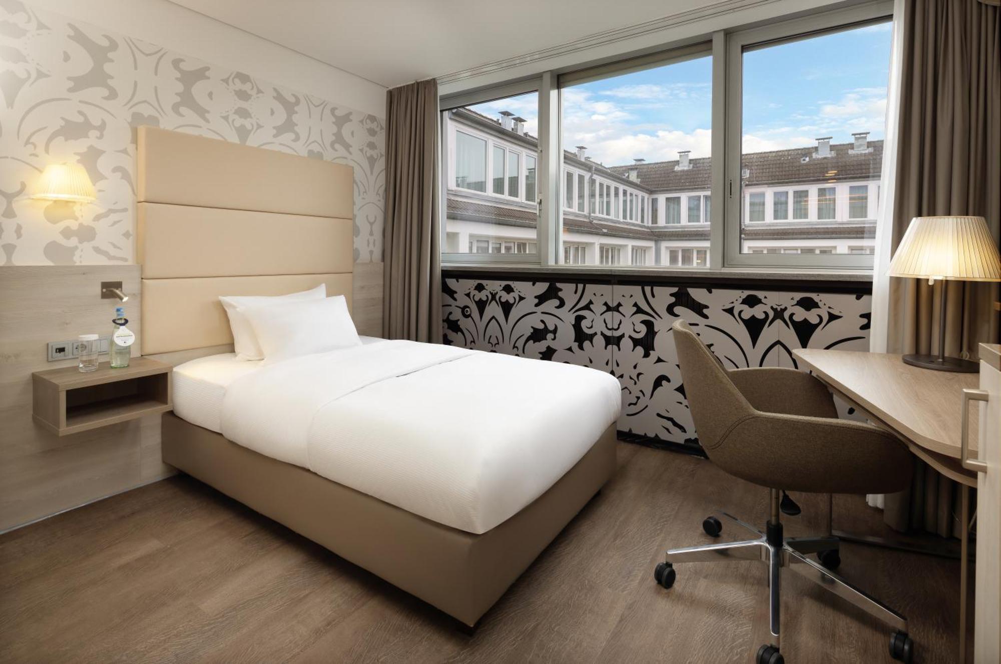 Doubletree By Hilton Hannover Schweizerhof Exterior foto