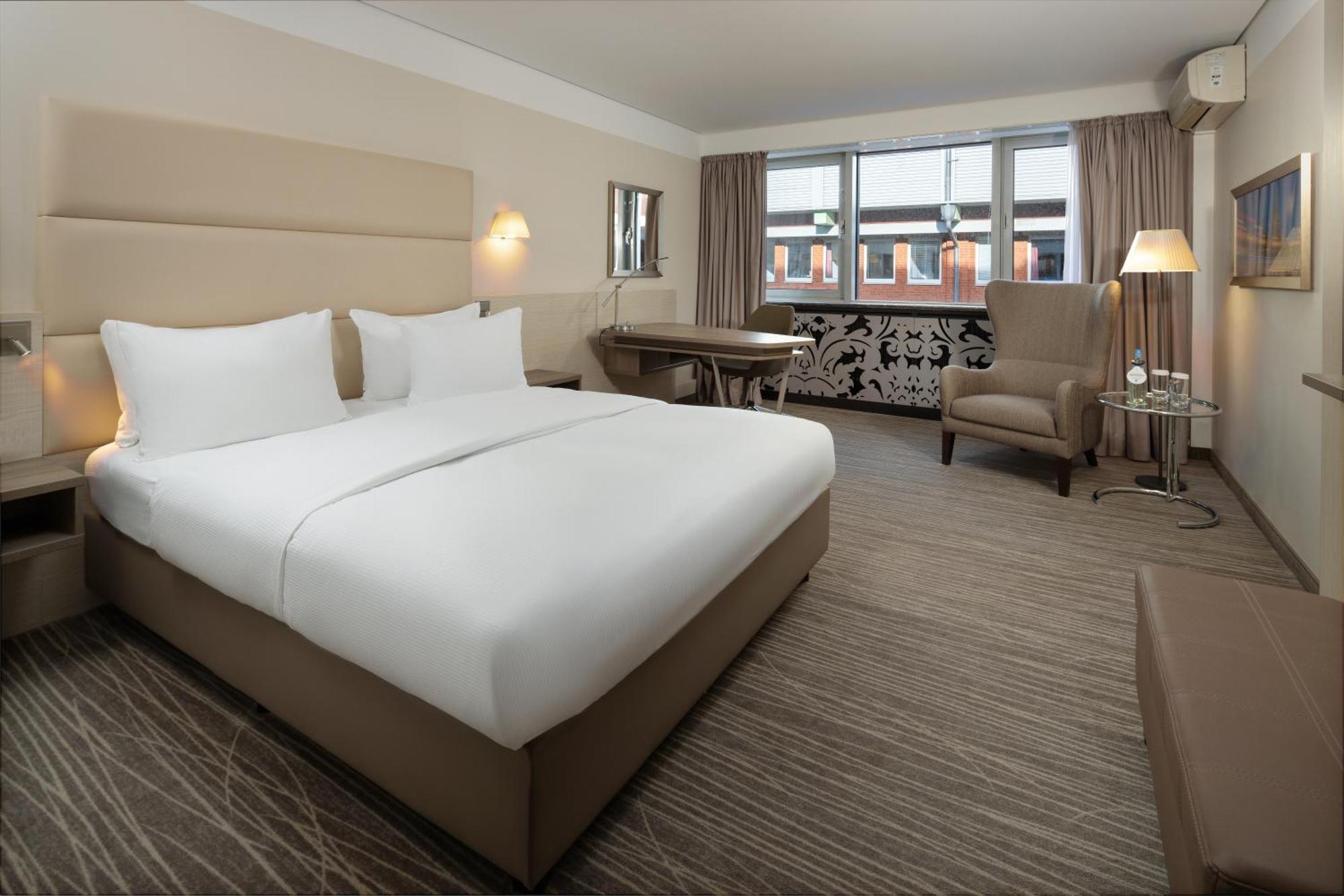 Doubletree By Hilton Hannover Schweizerhof Exterior foto