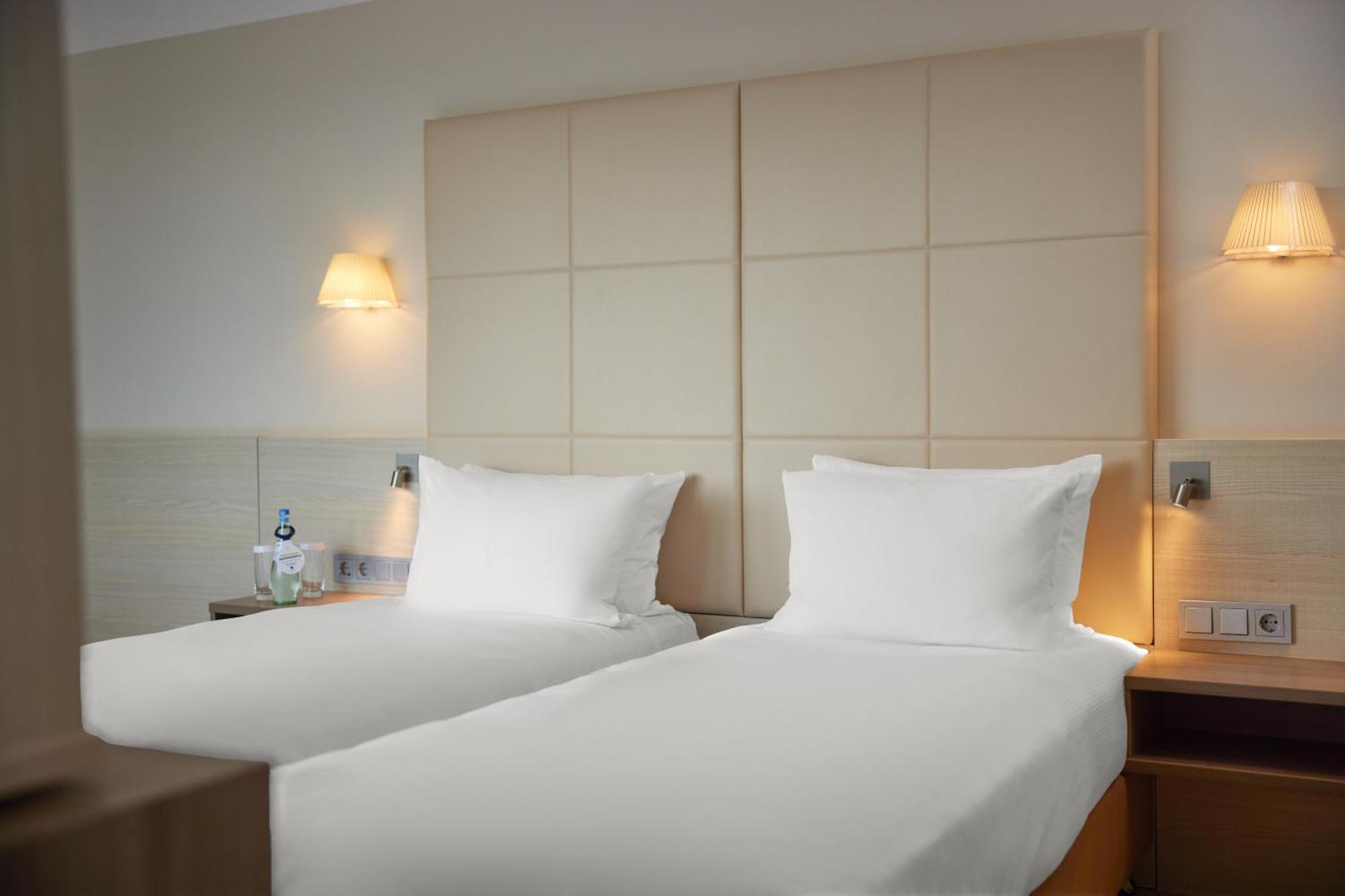 Doubletree By Hilton Hannover Schweizerhof Exterior foto